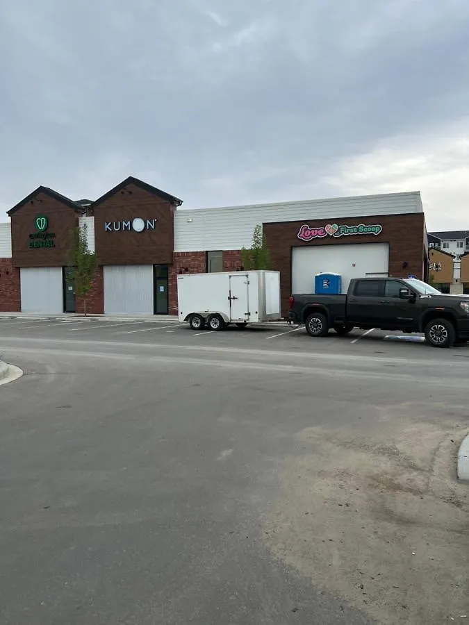 Newly Built One Bedroom 2 Bed Calgary 0*,